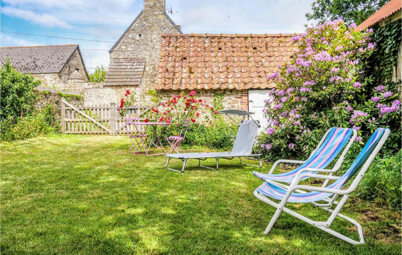 Stunning Home In Quettehou With Wifi エクステリア 写真