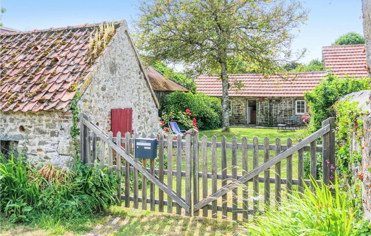 Stunning Home In Quettehou With Wifi エクステリア 写真