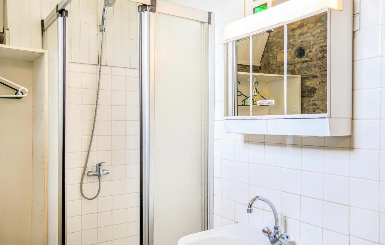 Stunning Home In Quettehou With Wifi エクステリア 写真